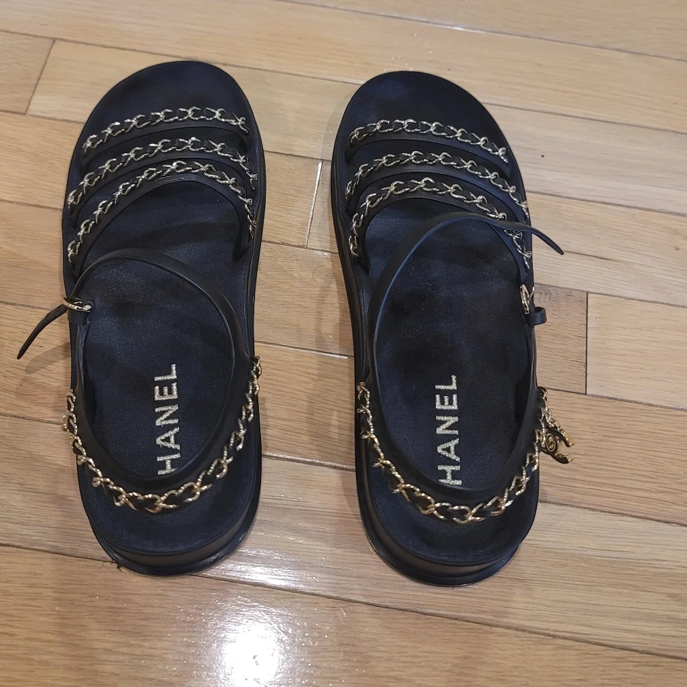 Chanel Veau Black sandals with Gold hardware size 40 - Picture 8 of 9